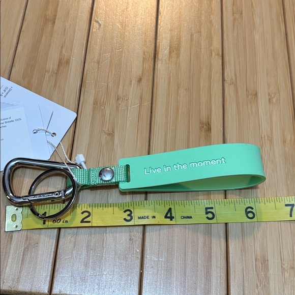 Lululemon silicon keychain. Green. NWT. - Picture 5 of 6